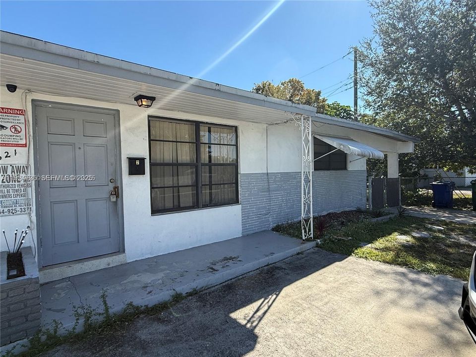 For Rent: $2,100 (2 beds, 1 baths, 875 Square Feet)