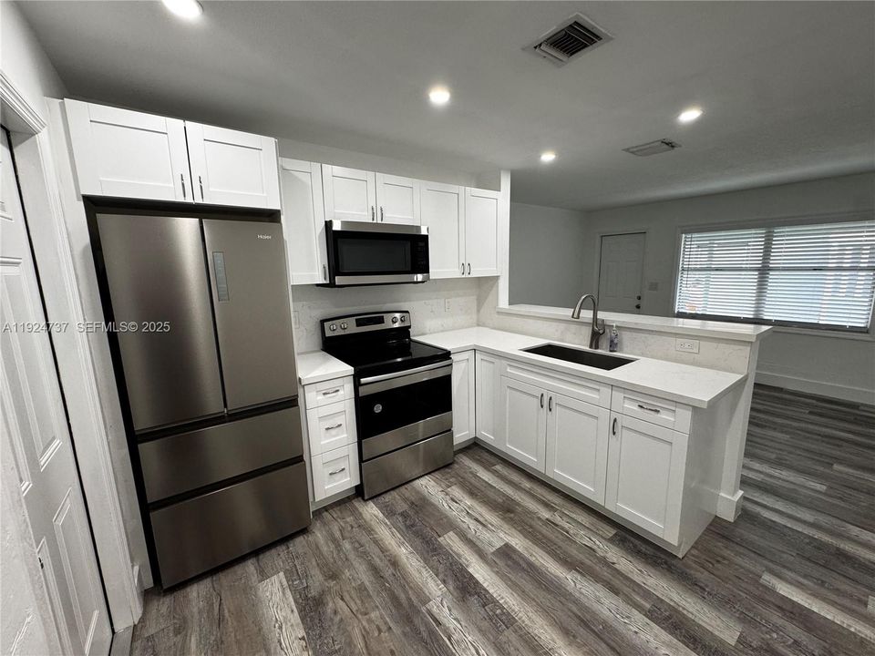 For Sale: $725,000 (0 beds, 0 baths, 1370 Square Feet)