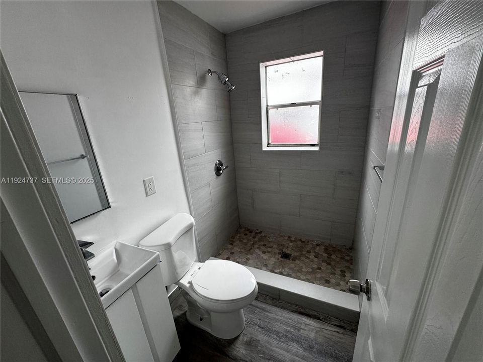 For Sale: $725,000 (0 beds, 0 baths, 1370 Square Feet)