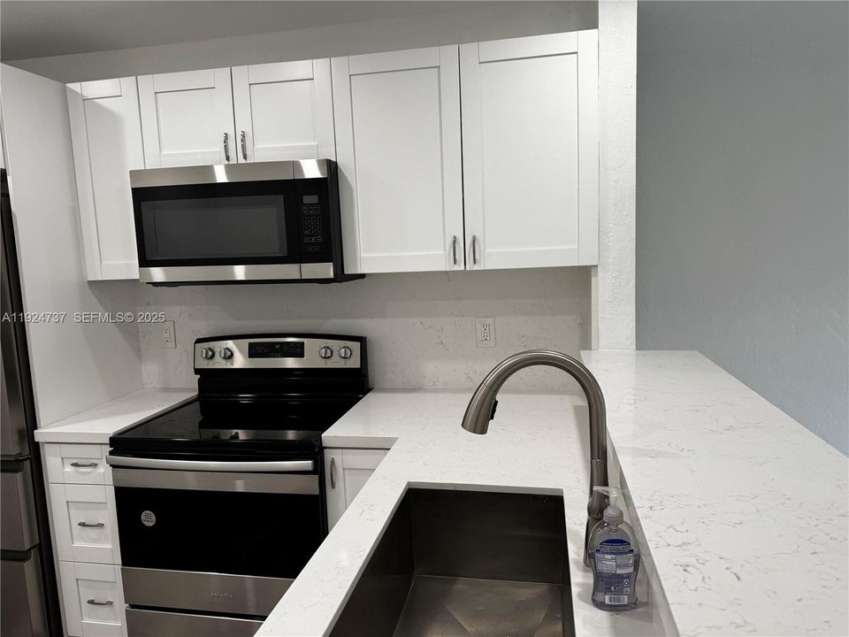 For Sale: $725,000 (0 beds, 0 baths, 1370 Square Feet)