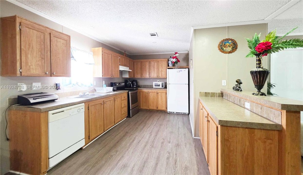 En Venta: $295,000 (4 camas, 2 baños, 1512 Pies cuadrados)