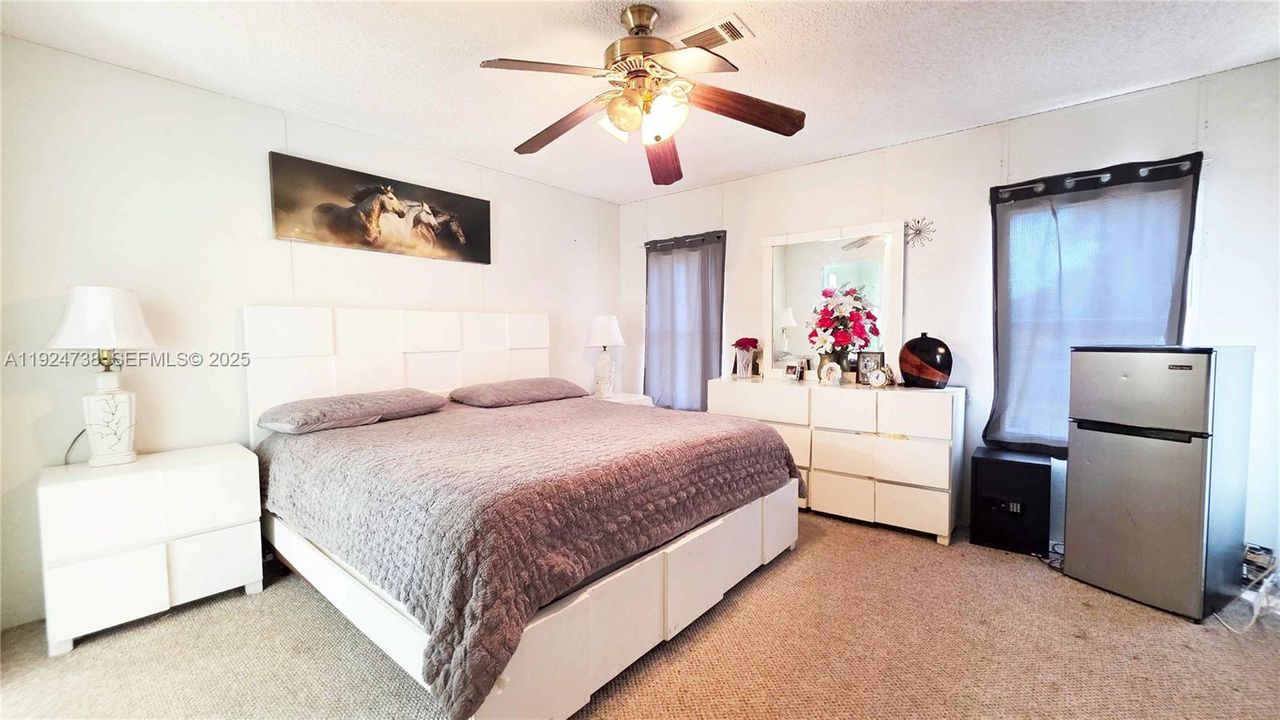 En Venta: $295,000 (4 camas, 2 baños, 1512 Pies cuadrados)