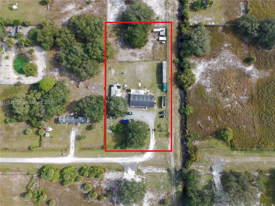 En Venta: $295,000 (4 camas, 2 baños, 1512 Pies cuadrados)