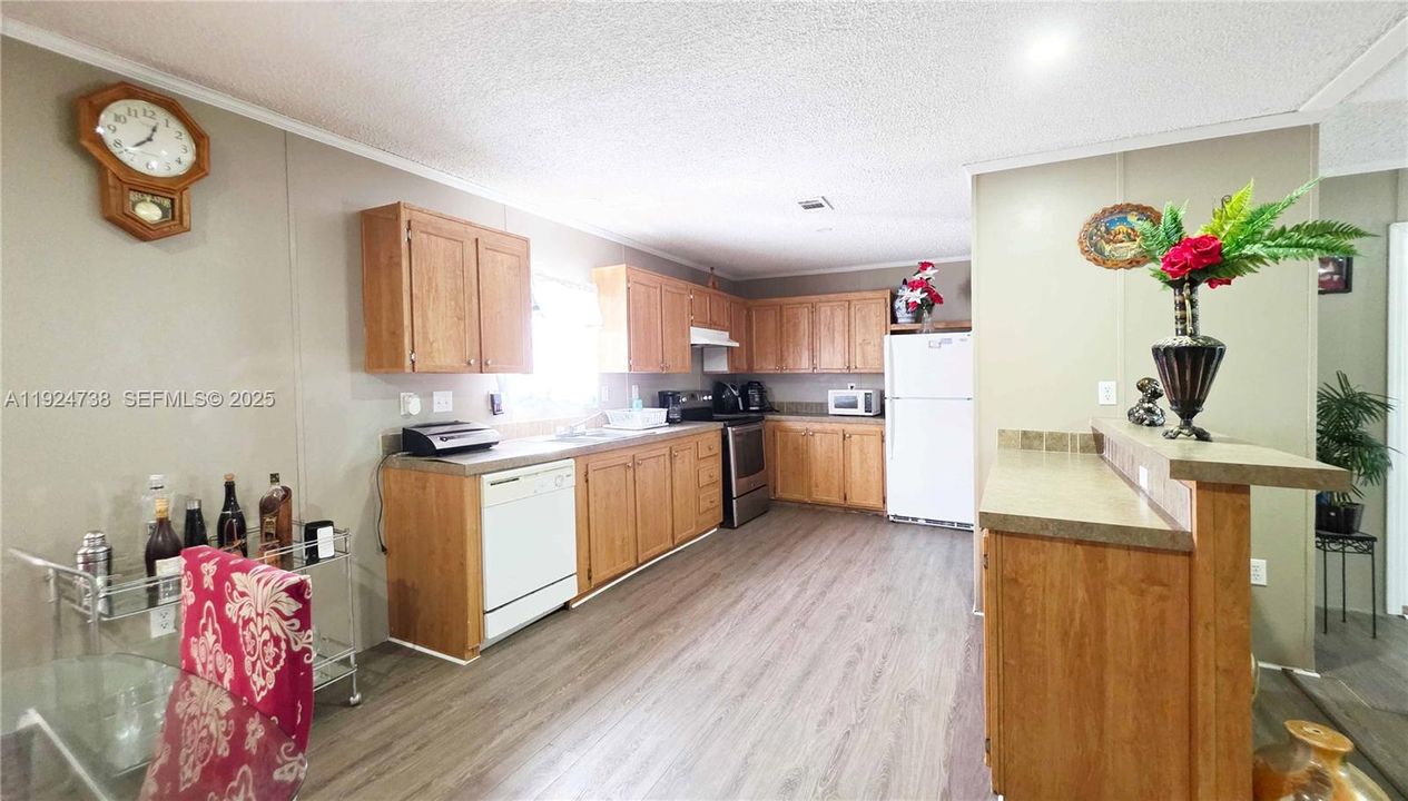 En Venta: $295,000 (4 camas, 2 baños, 1512 Pies cuadrados)