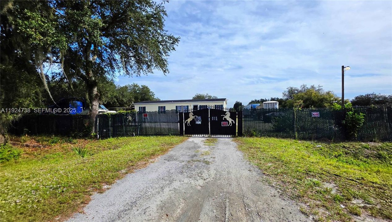 En Venta: $295,000 (4 camas, 2 baños, 1512 Pies cuadrados)