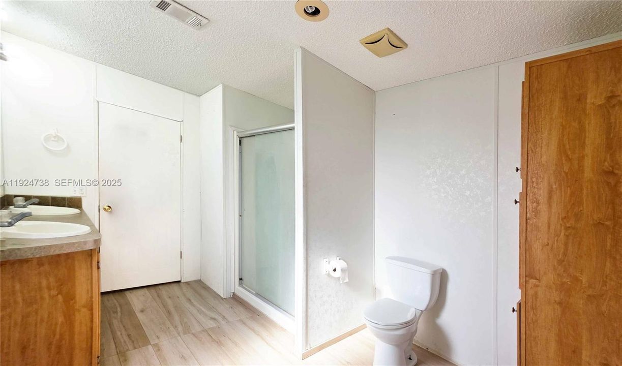 En Venta: $295,000 (4 camas, 2 baños, 1512 Pies cuadrados)