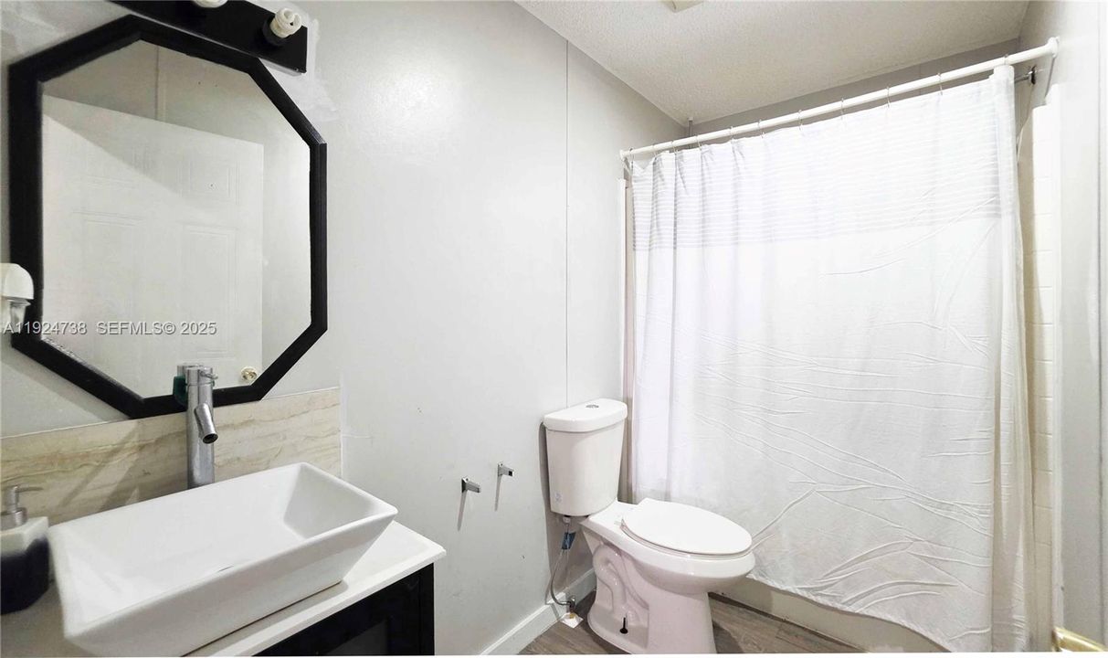 En Venta: $295,000 (4 camas, 2 baños, 1512 Pies cuadrados)