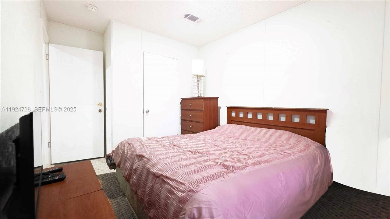 En Venta: $295,000 (4 camas, 2 baños, 1512 Pies cuadrados)