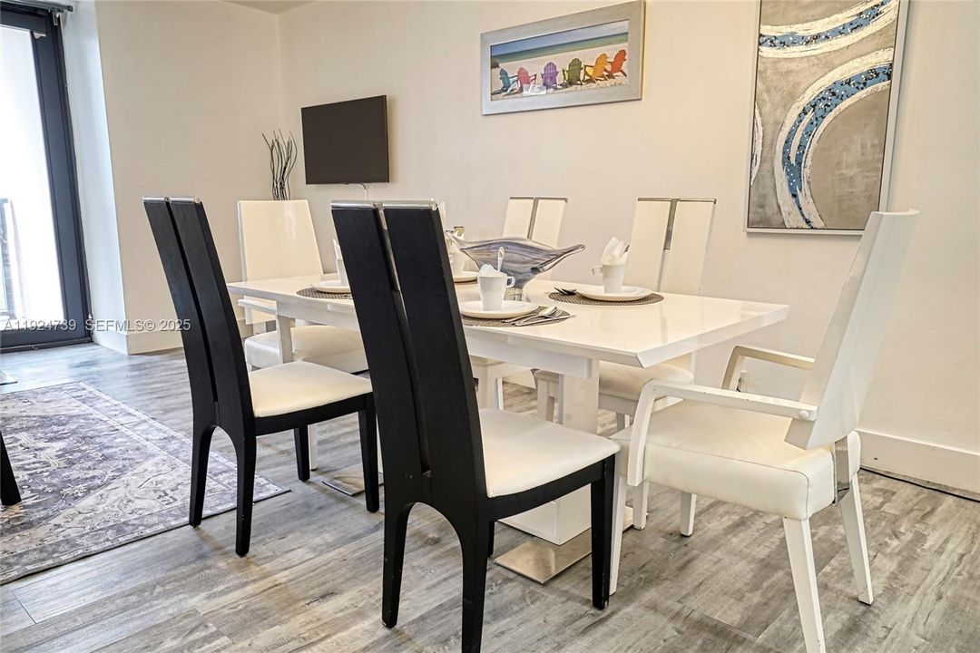 待售: $500,000 (1 贝兹, 1 浴室, 750 平方英尺)