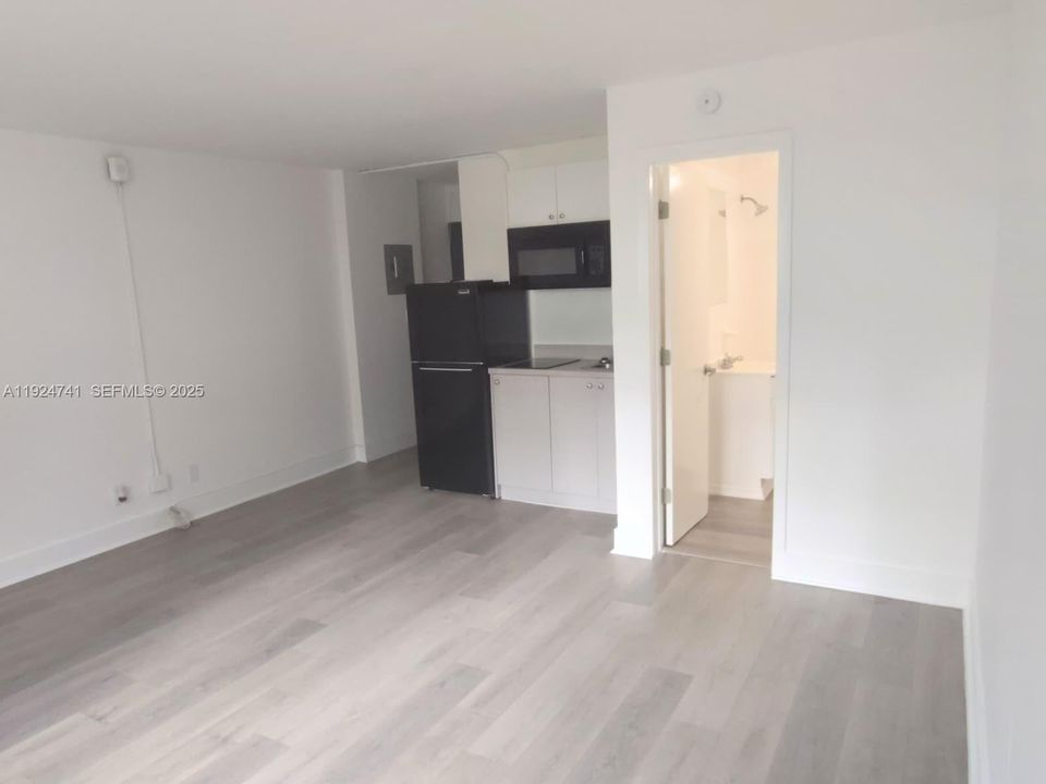 For Rent: $1,500 (0 beds, 1 baths, 400 Square Feet)