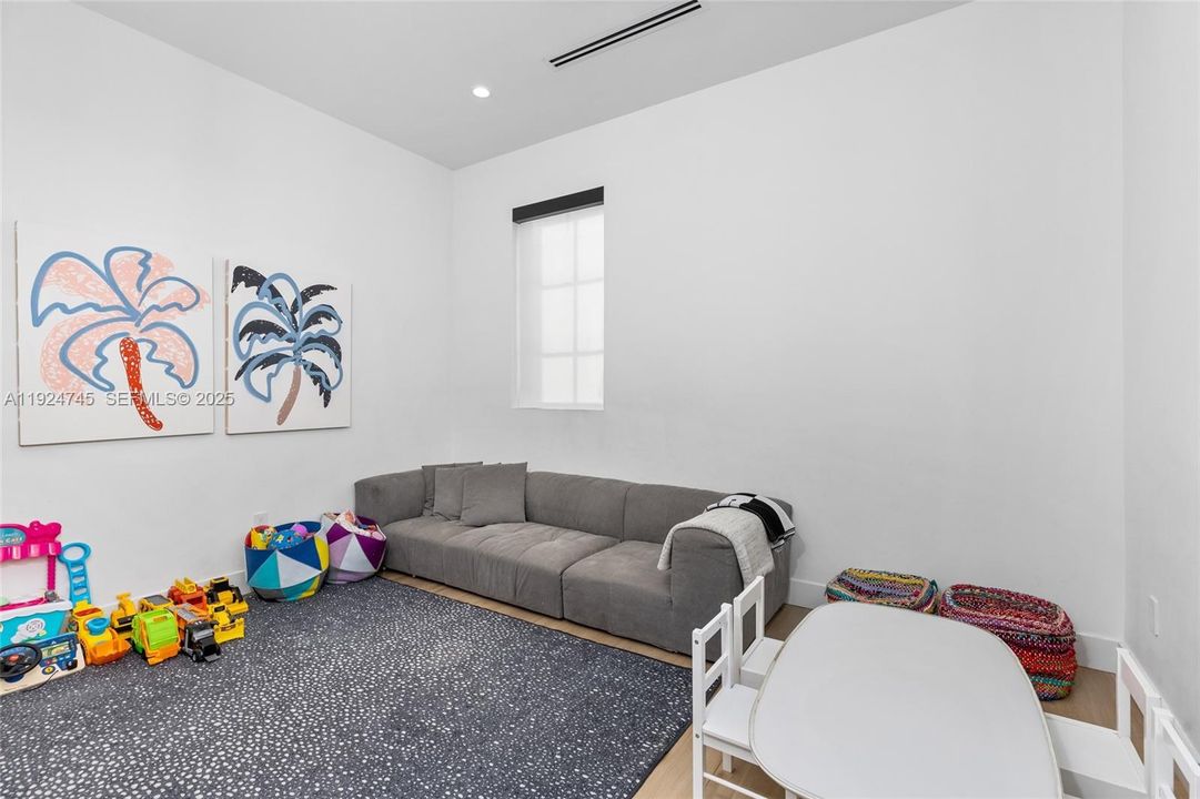 For Rent: $34,500 (5 beds, 4 baths, 4588 Square Feet)