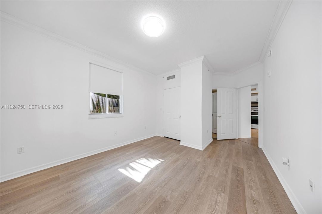 For Rent: $3,450 (2 beds, 2 baths, 997 Square Feet)