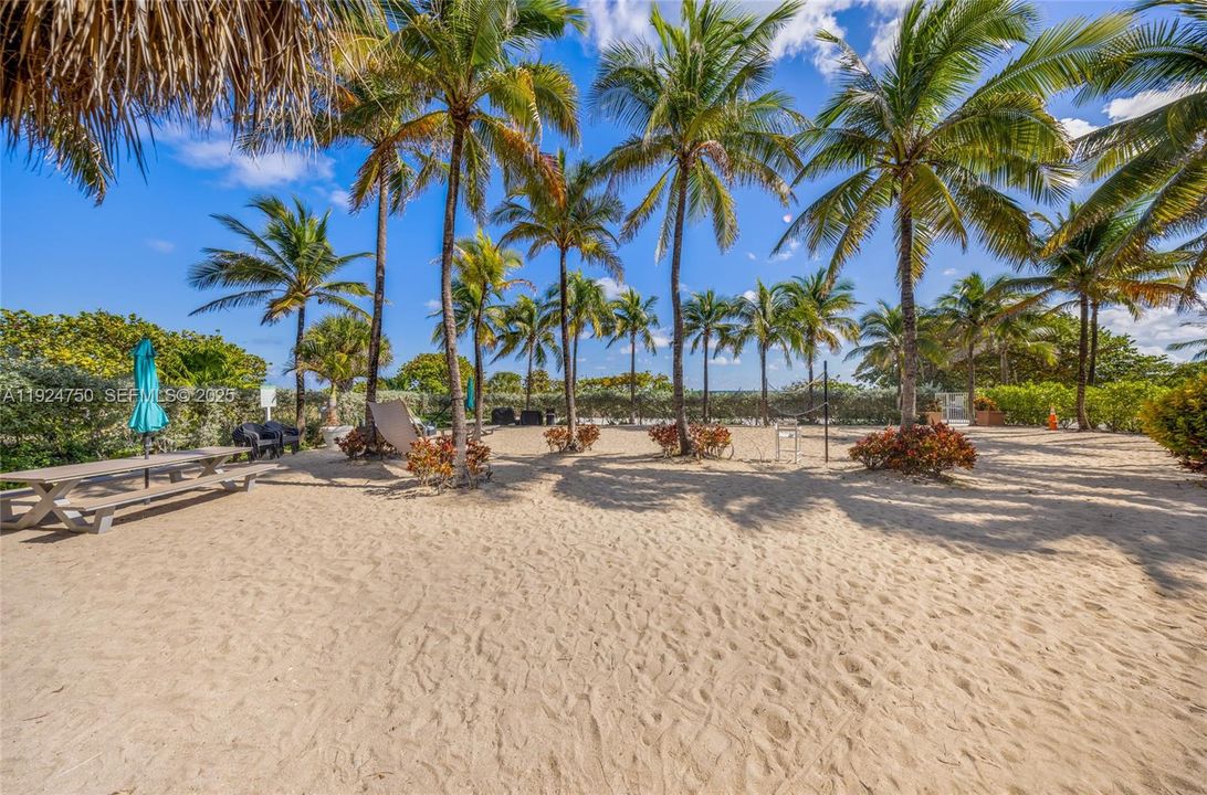 For Rent: $3,450 (2 beds, 2 baths, 997 Square Feet)