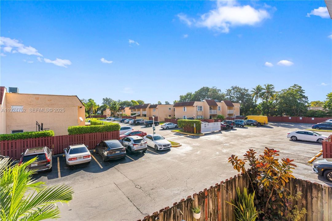 待售: $278,000 (2 贝兹, 1 浴室, 930 平方英尺)