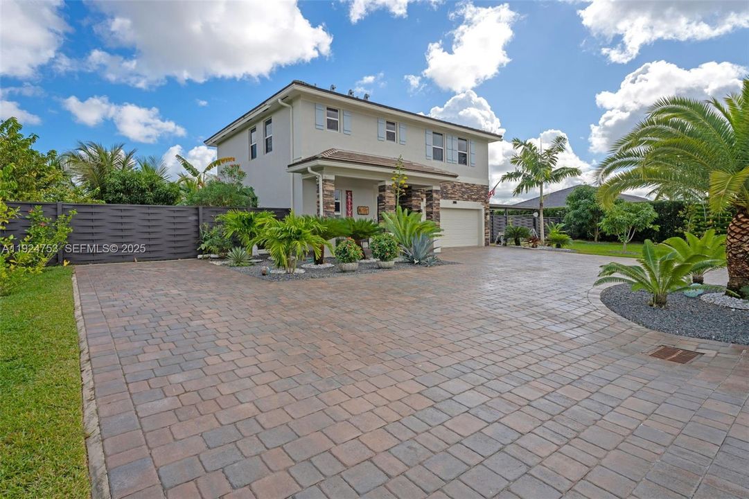 For Sale: $1,050,000 (4 beds, 3 baths, 2204 Square Feet)