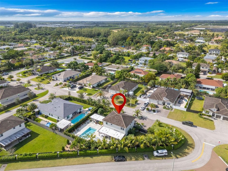 For Sale: $1,050,000 (4 beds, 3 baths, 2204 Square Feet)