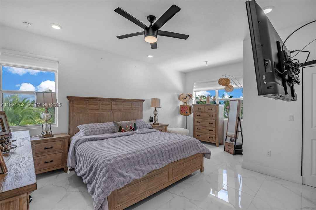 For Sale: $1,050,000 (4 beds, 3 baths, 2204 Square Feet)