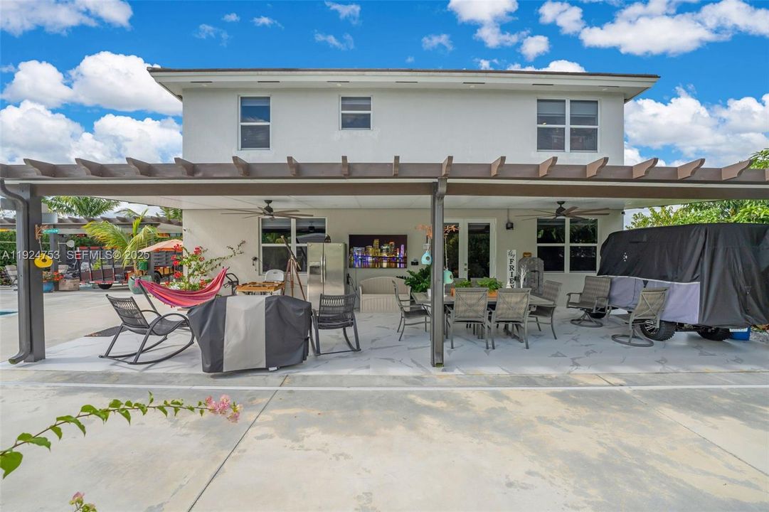 For Sale: $1,050,000 (4 beds, 3 baths, 2204 Square Feet)