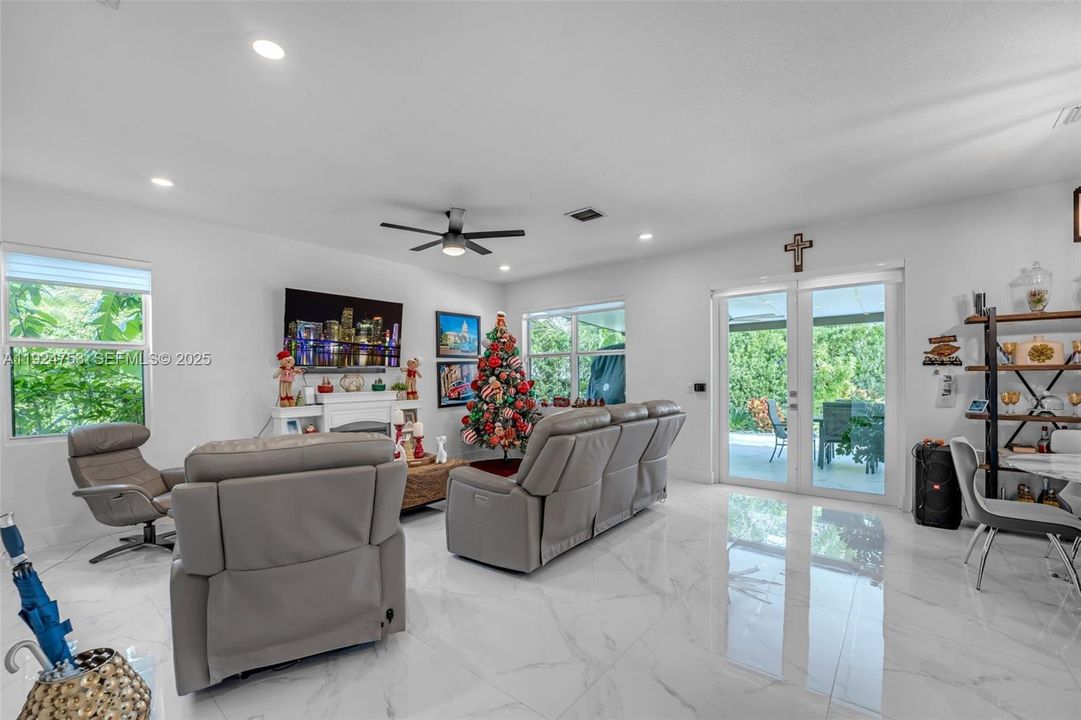 For Sale: $1,050,000 (4 beds, 3 baths, 2204 Square Feet)