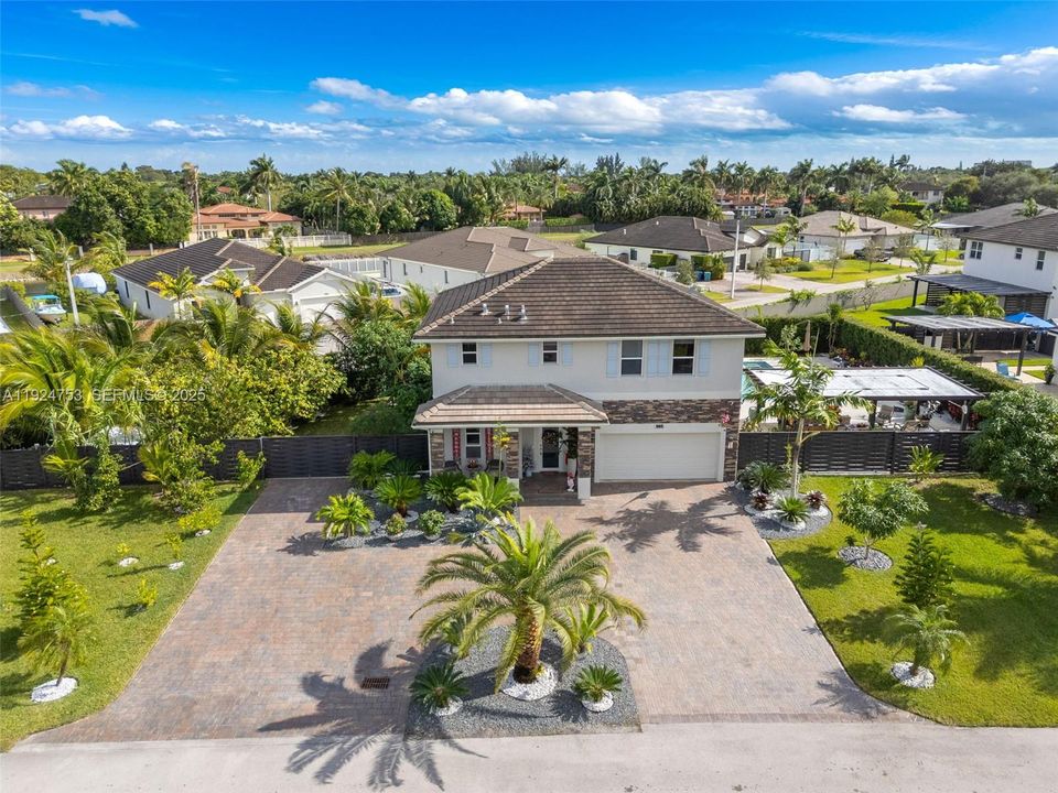 For Sale: $1,050,000 (4 beds, 3 baths, 2204 Square Feet)