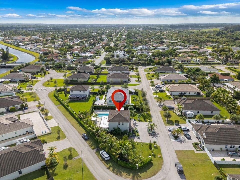 For Sale: $1,050,000 (4 beds, 3 baths, 2204 Square Feet)