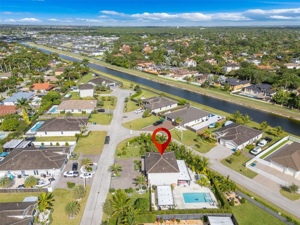 For Sale: $1,050,000 (4 beds, 3 baths, 2204 Square Feet)