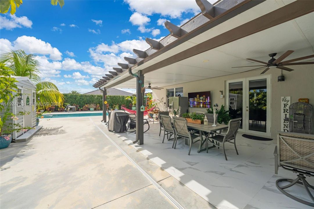 For Sale: $1,050,000 (4 beds, 3 baths, 2204 Square Feet)