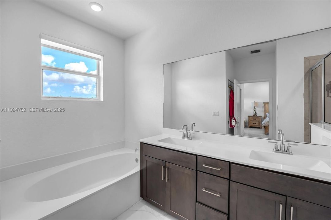 For Sale: $1,050,000 (4 beds, 3 baths, 2204 Square Feet)