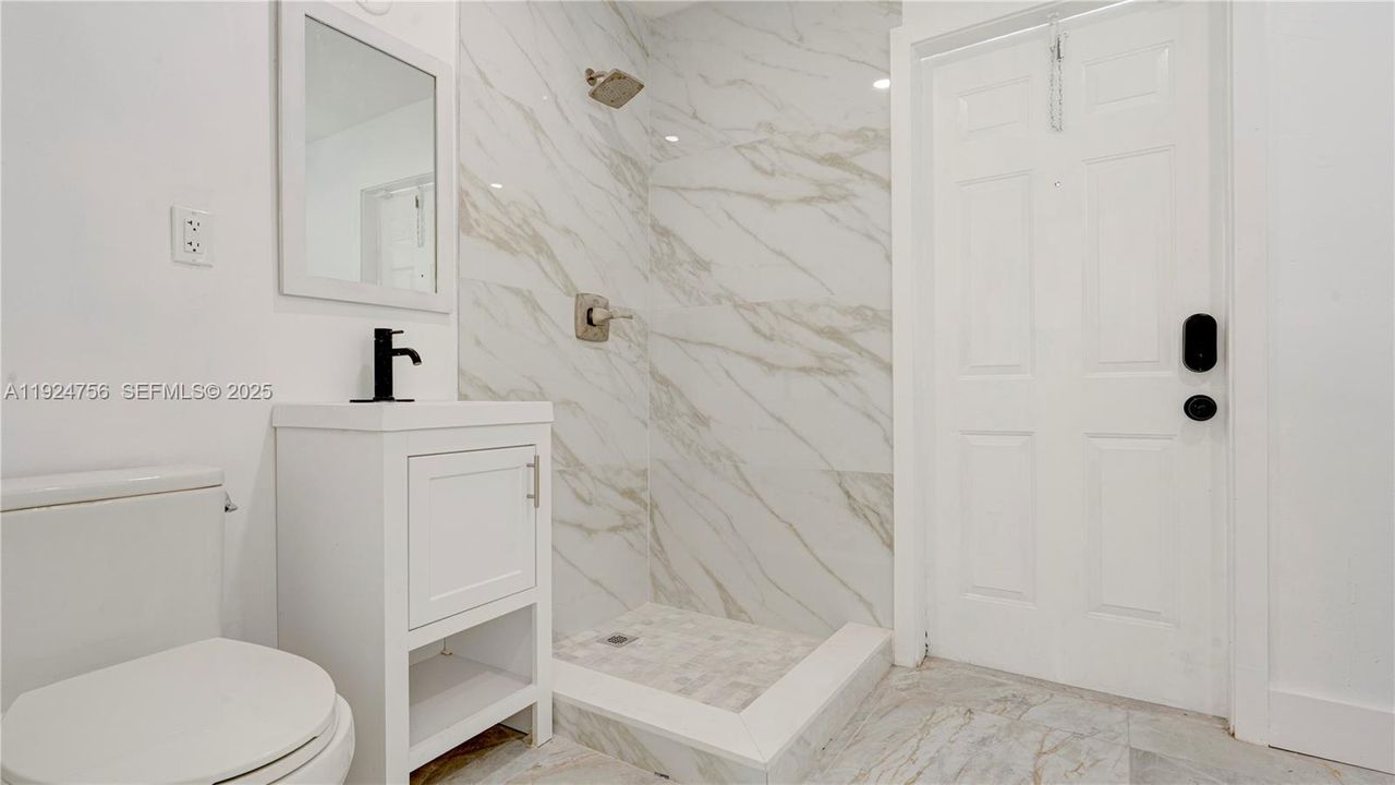 待售: $465,000 (2 贝兹, 2 浴室, 1218 平方英尺)