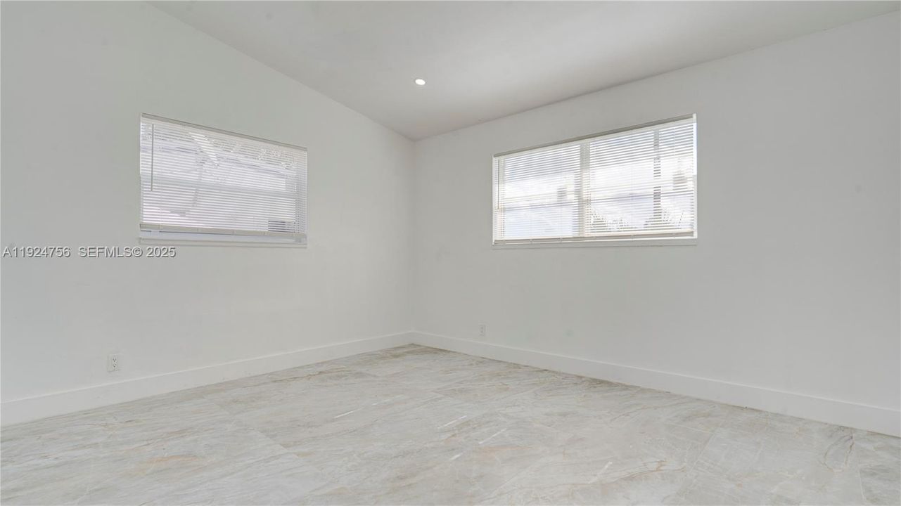 待售: $465,000 (2 贝兹, 2 浴室, 1218 平方英尺)