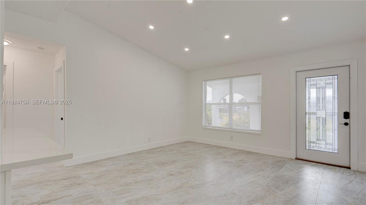 待售: $465,000 (2 贝兹, 2 浴室, 1218 平方英尺)