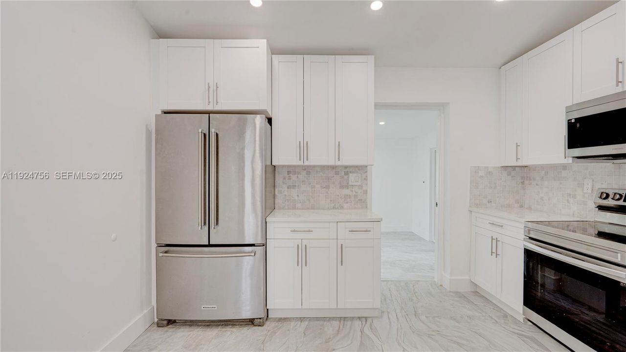 待售: $465,000 (2 贝兹, 2 浴室, 1218 平方英尺)