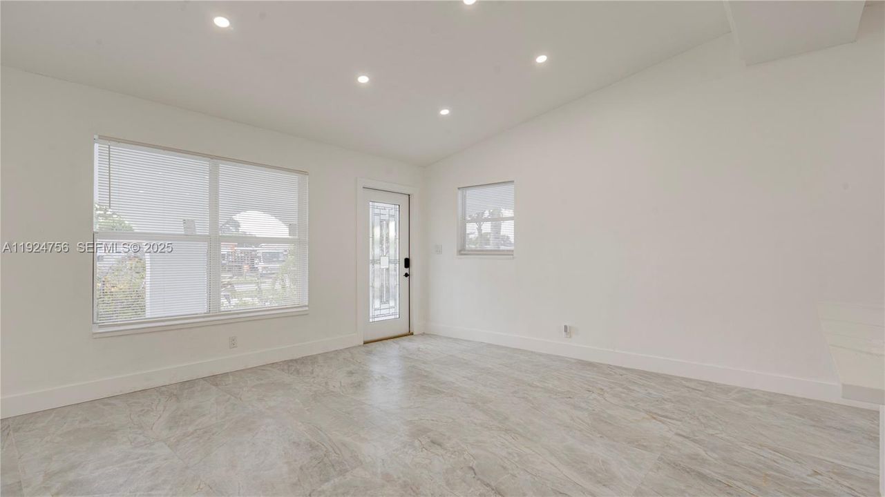 待售: $465,000 (2 贝兹, 2 浴室, 1218 平方英尺)