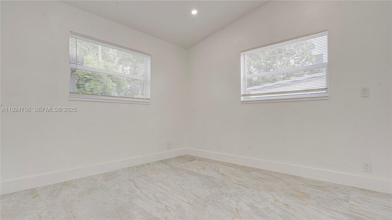 待售: $465,000 (2 贝兹, 2 浴室, 1218 平方英尺)