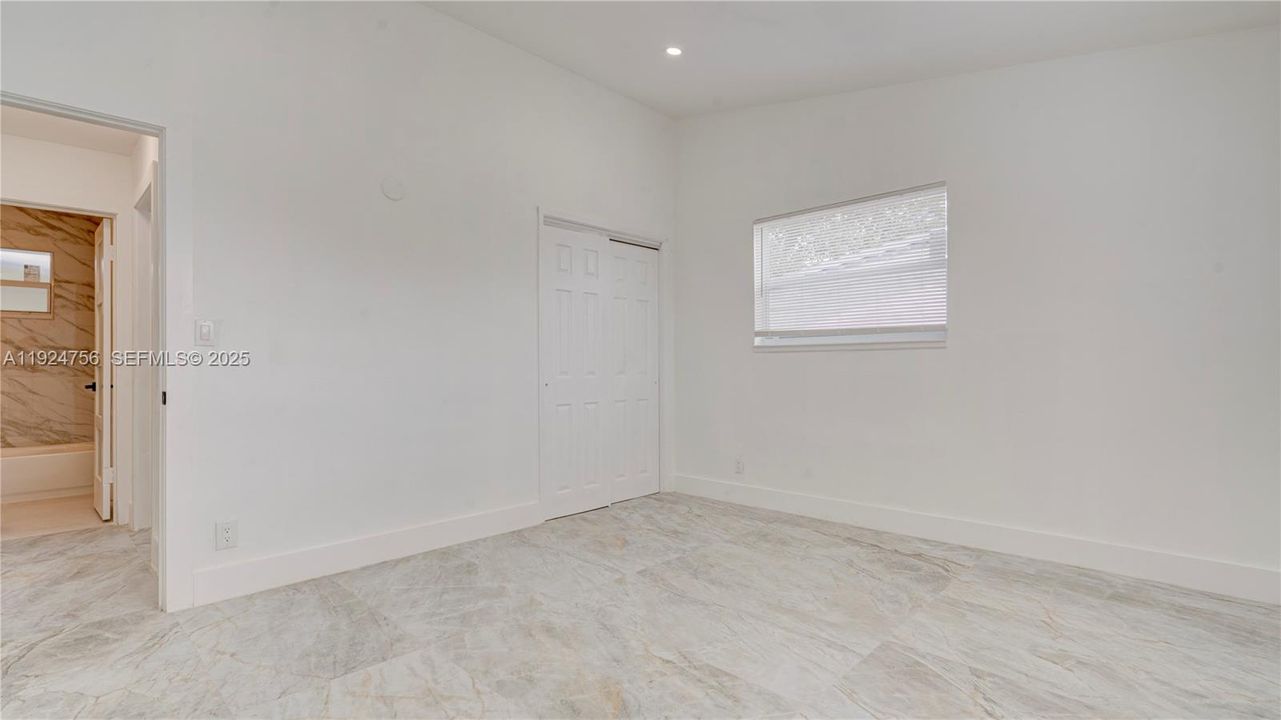 待售: $465,000 (2 贝兹, 2 浴室, 1218 平方英尺)