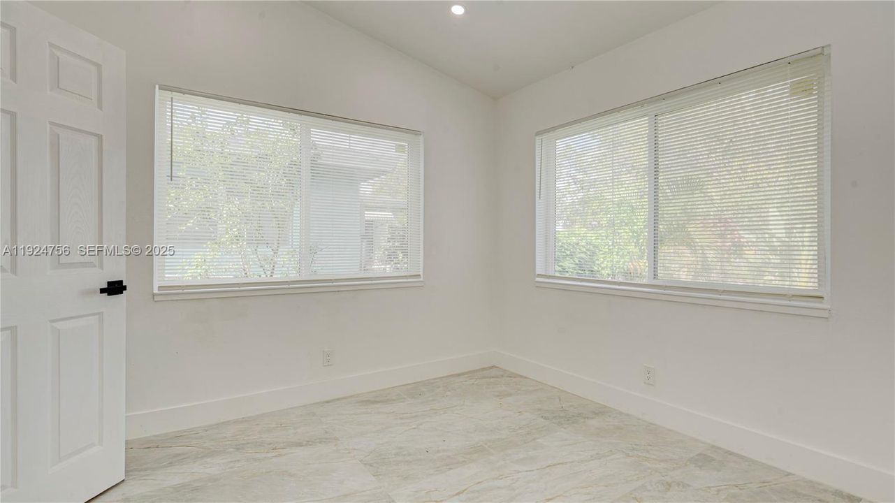 待售: $465,000 (2 贝兹, 2 浴室, 1218 平方英尺)