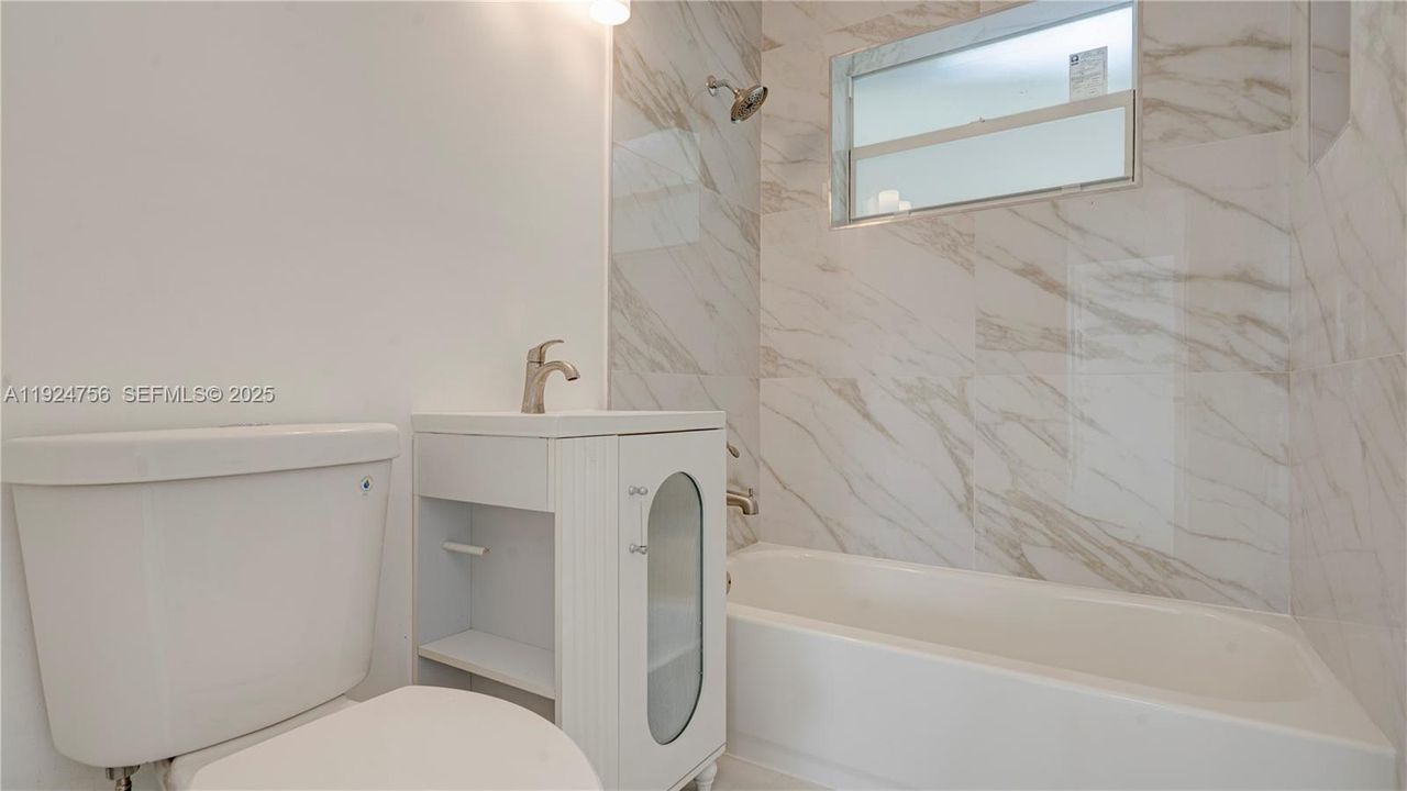 待售: $465,000 (2 贝兹, 2 浴室, 1218 平方英尺)