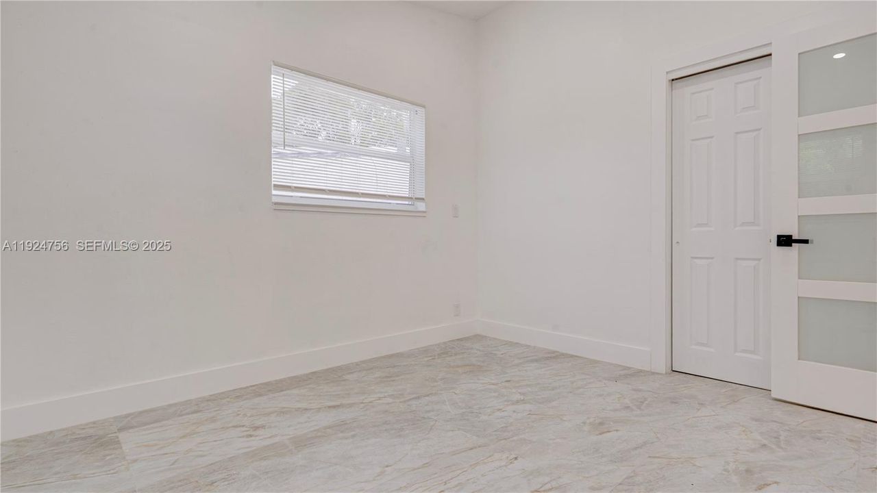 待售: $465,000 (2 贝兹, 2 浴室, 1218 平方英尺)