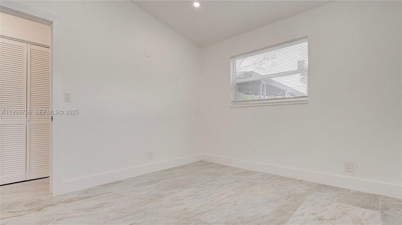 待售: $465,000 (2 贝兹, 2 浴室, 1218 平方英尺)