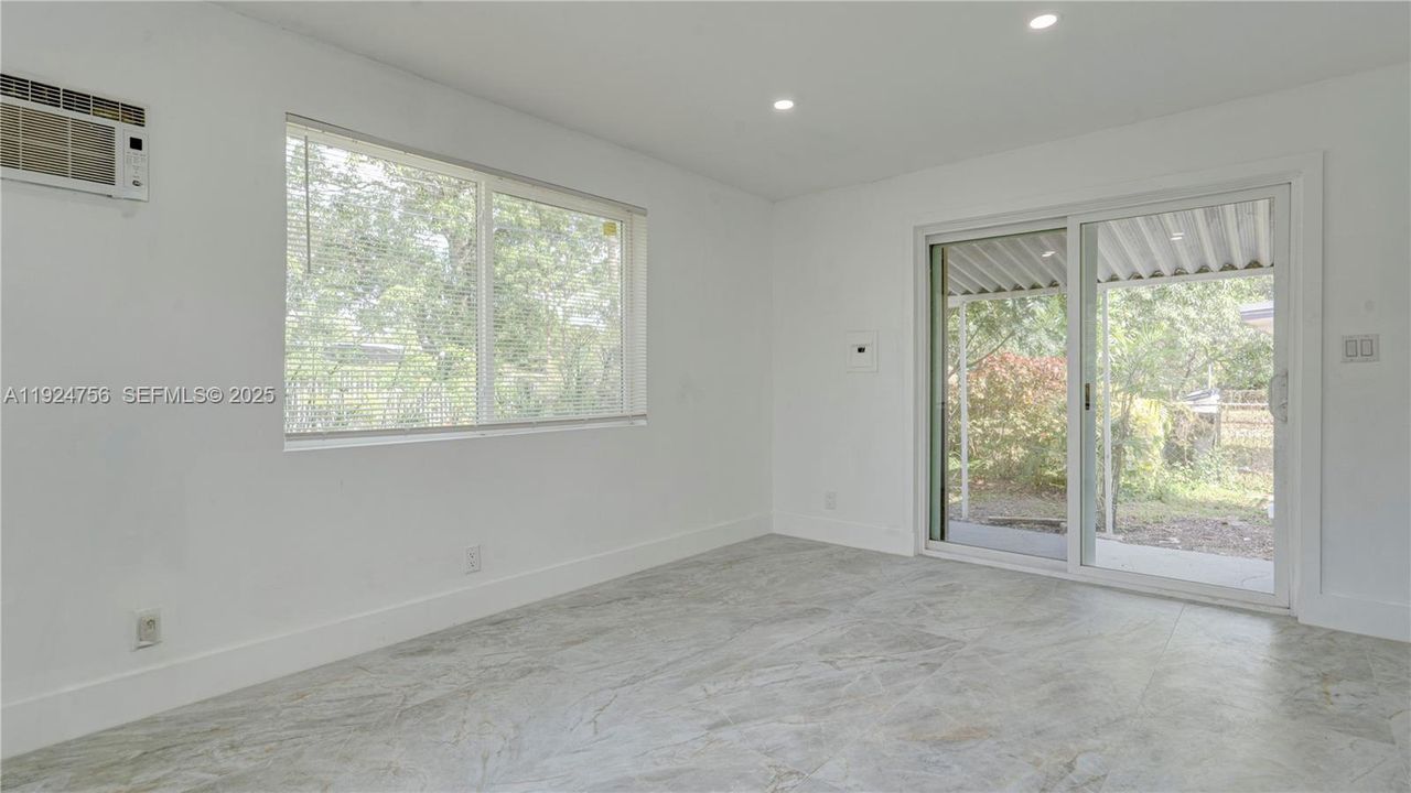 待售: $465,000 (2 贝兹, 2 浴室, 1218 平方英尺)