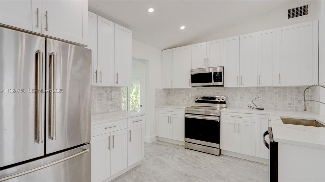 待售: $465,000 (2 贝兹, 2 浴室, 1218 平方英尺)