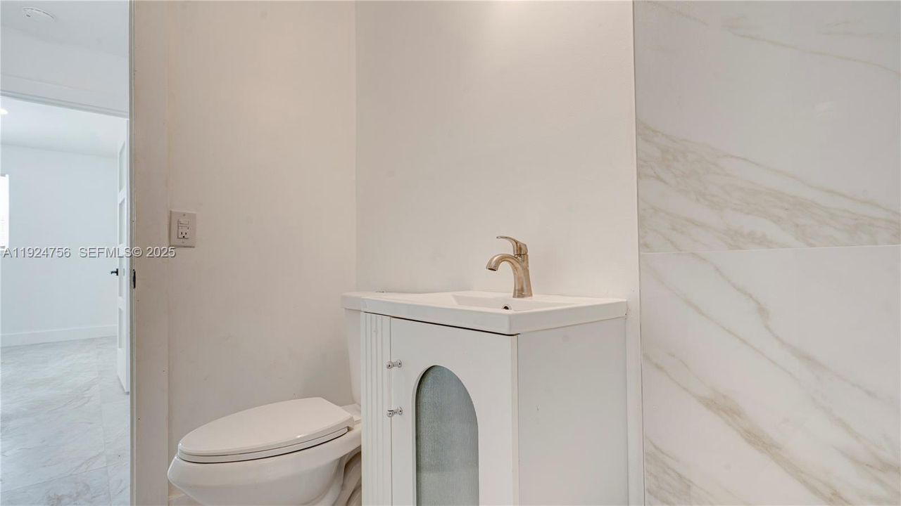 待售: $465,000 (2 贝兹, 2 浴室, 1218 平方英尺)