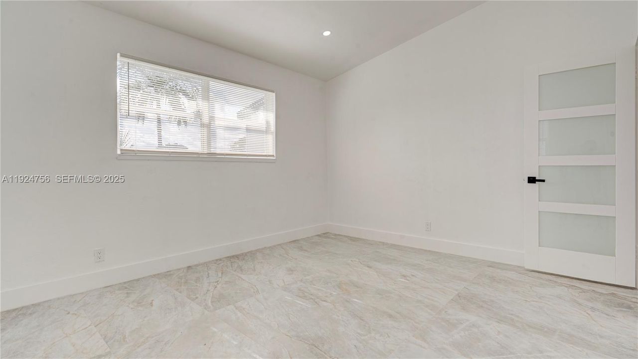 待售: $465,000 (2 贝兹, 2 浴室, 1218 平方英尺)