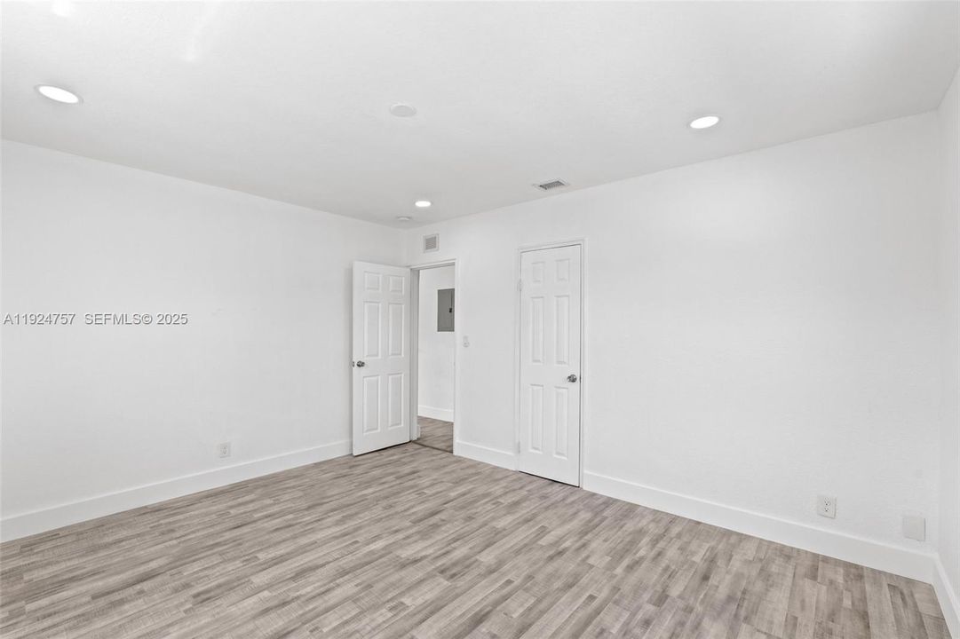 出租: $2,300 (2 贝兹, 1 浴室, 0 平方英尺)