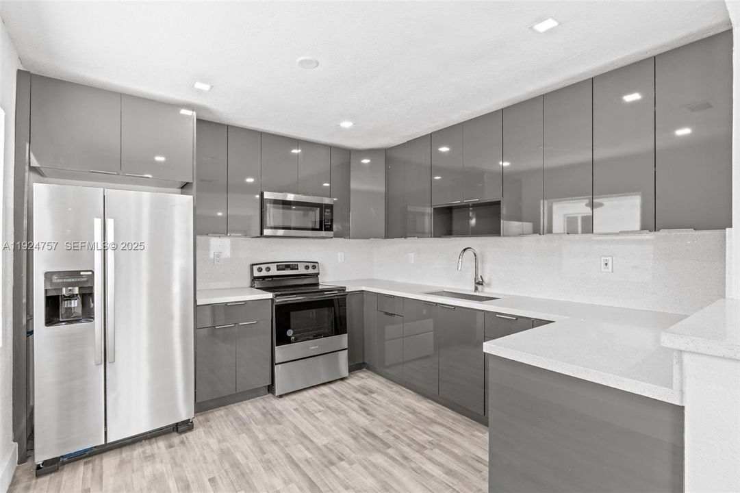 出租: $2,300 (2 贝兹, 1 浴室, 0 平方英尺)