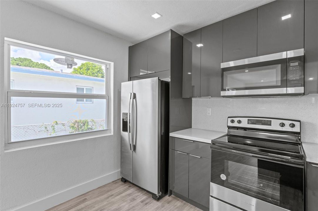 出租: $2,300 (2 贝兹, 1 浴室, 0 平方英尺)