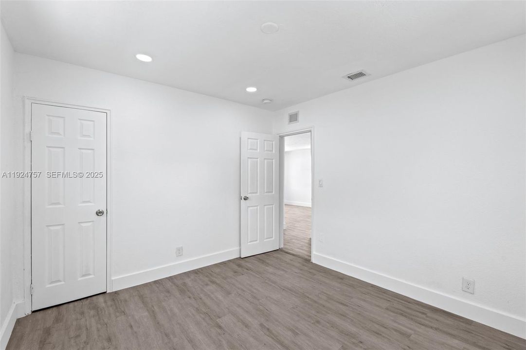 出租: $2,300 (2 贝兹, 1 浴室, 0 平方英尺)