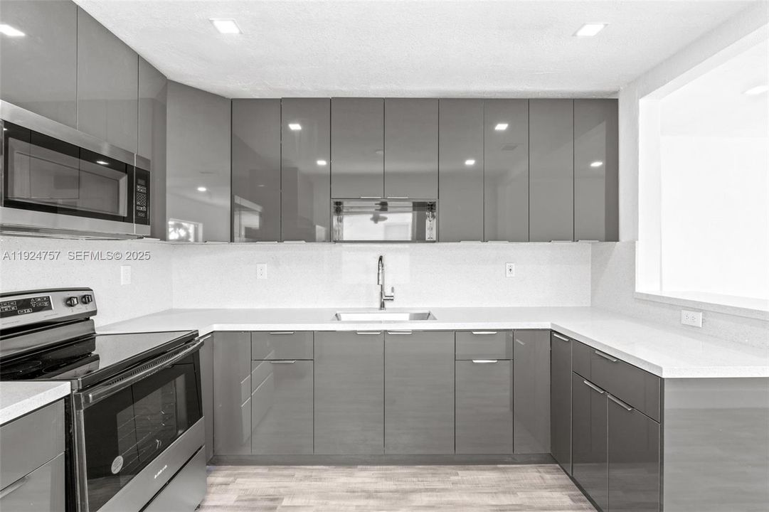 出租: $2,300 (2 贝兹, 1 浴室, 0 平方英尺)