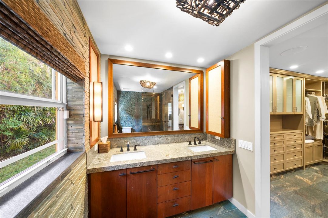 En Venta: $1,995,000 (4 camas, 3 baños, 3379 Pies cuadrados)