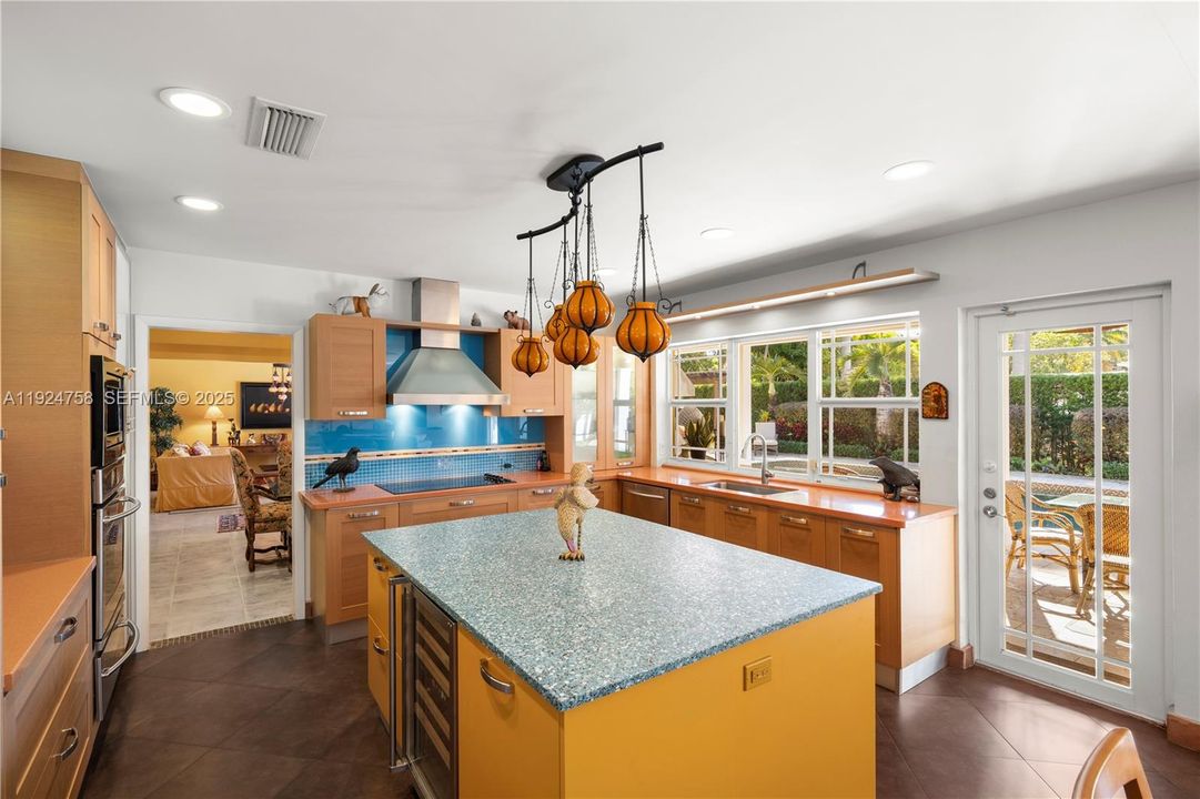 En Venta: $1,995,000 (4 camas, 3 baños, 3379 Pies cuadrados)